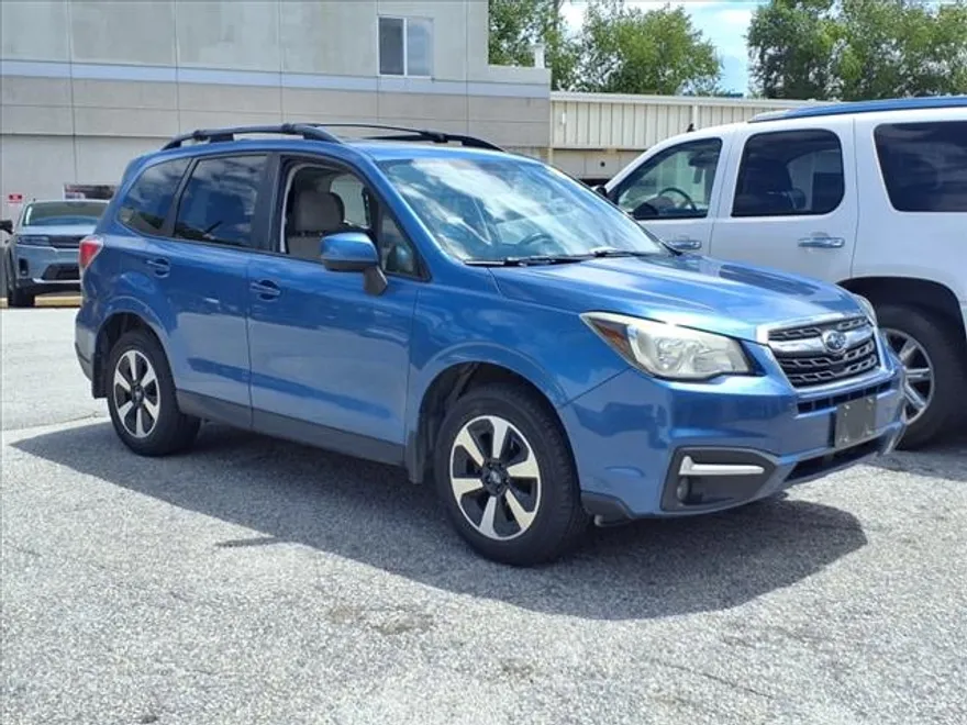 2017 Subaru Forester 2.5i Premium photo 1