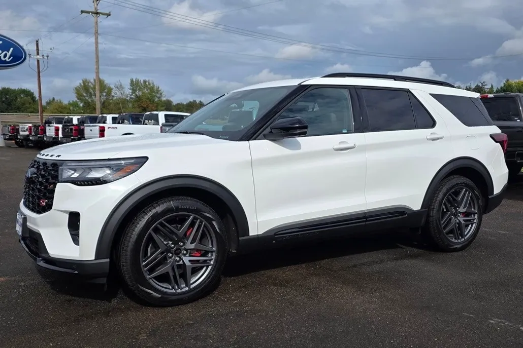 2025 Ford Explorer ST photo 1