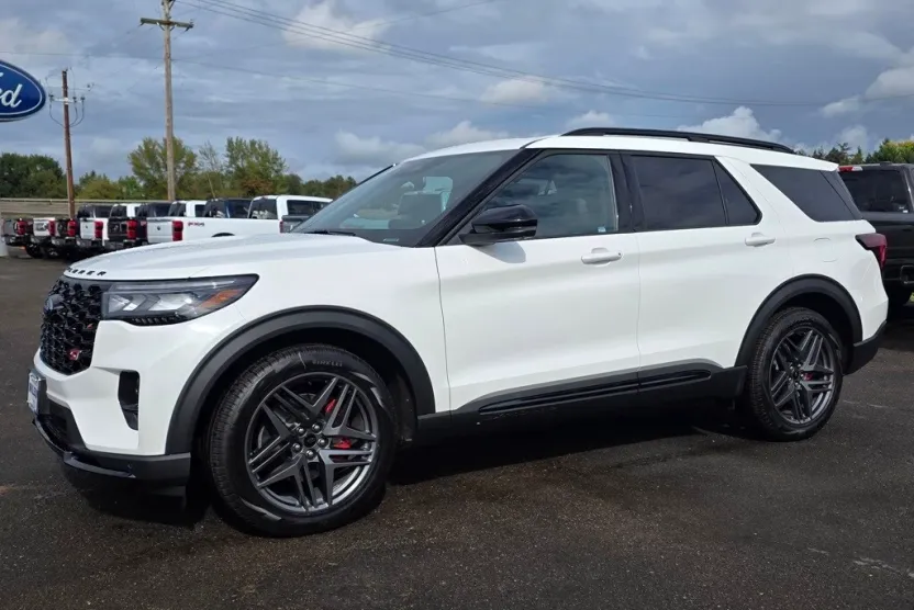 2025 Ford Explorer ST photo 1