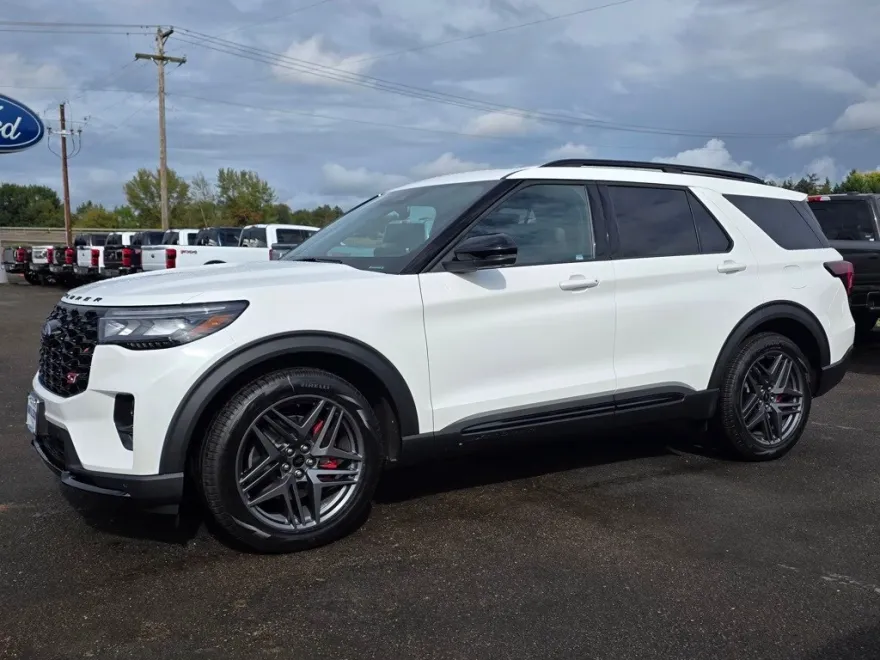 2025 Ford Explorer ST photo 1