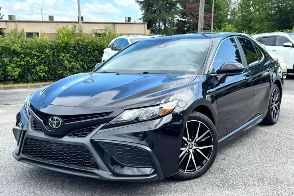 2021 Toyota Camry SE photo 1