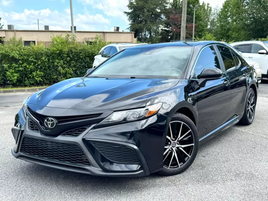 2021 Toyota Camry SE photo 1
