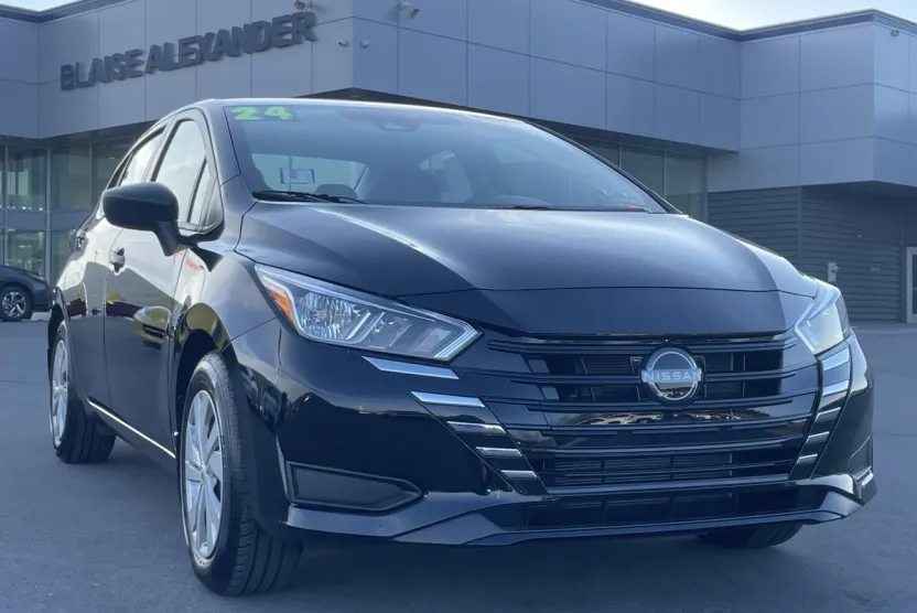 2024 Nissan Versa 1.6 S photo 1