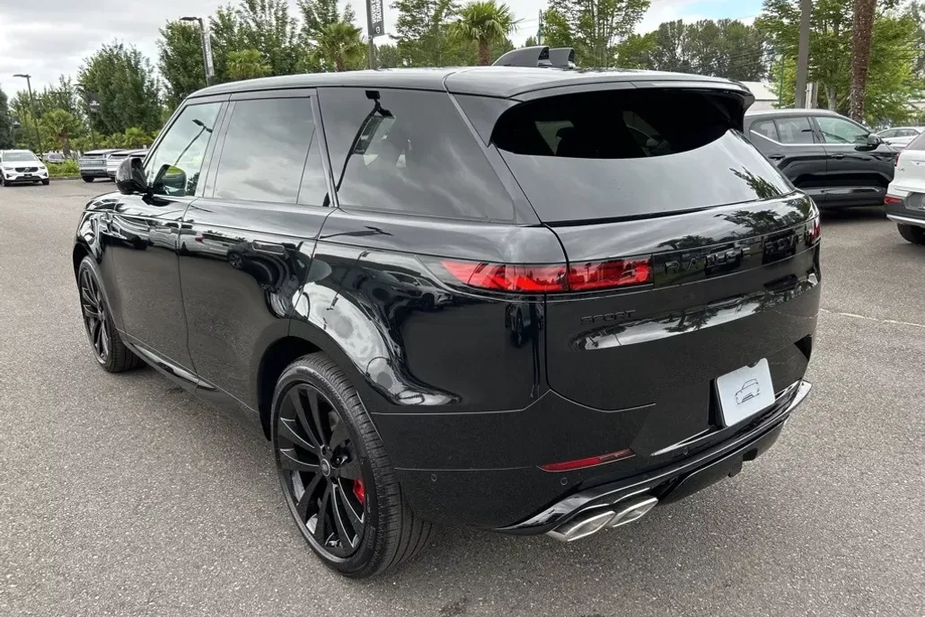 2025 Land Rover Range Rover Sport SE photo 1
