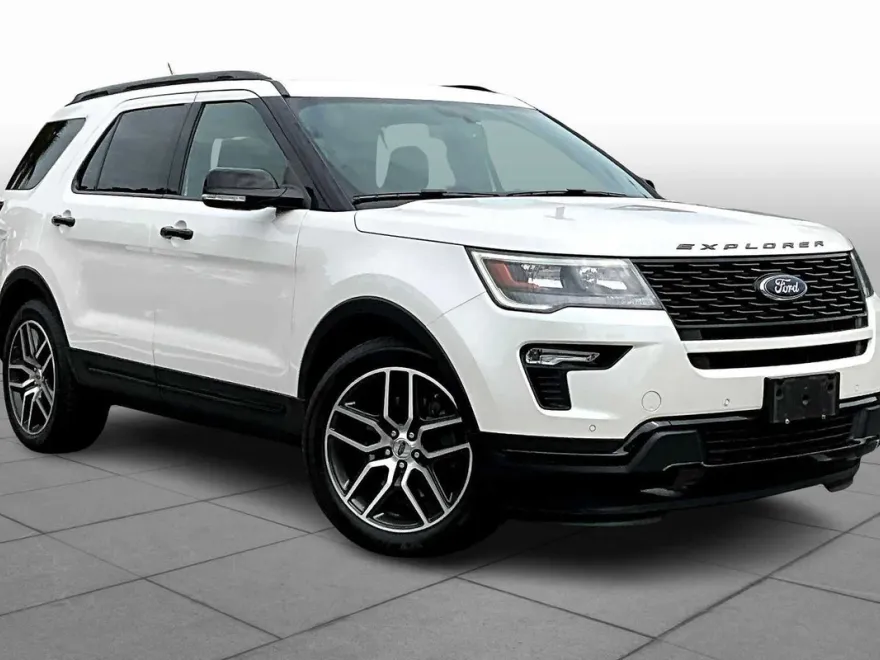 2018 Ford Explorer Sport photo 1
