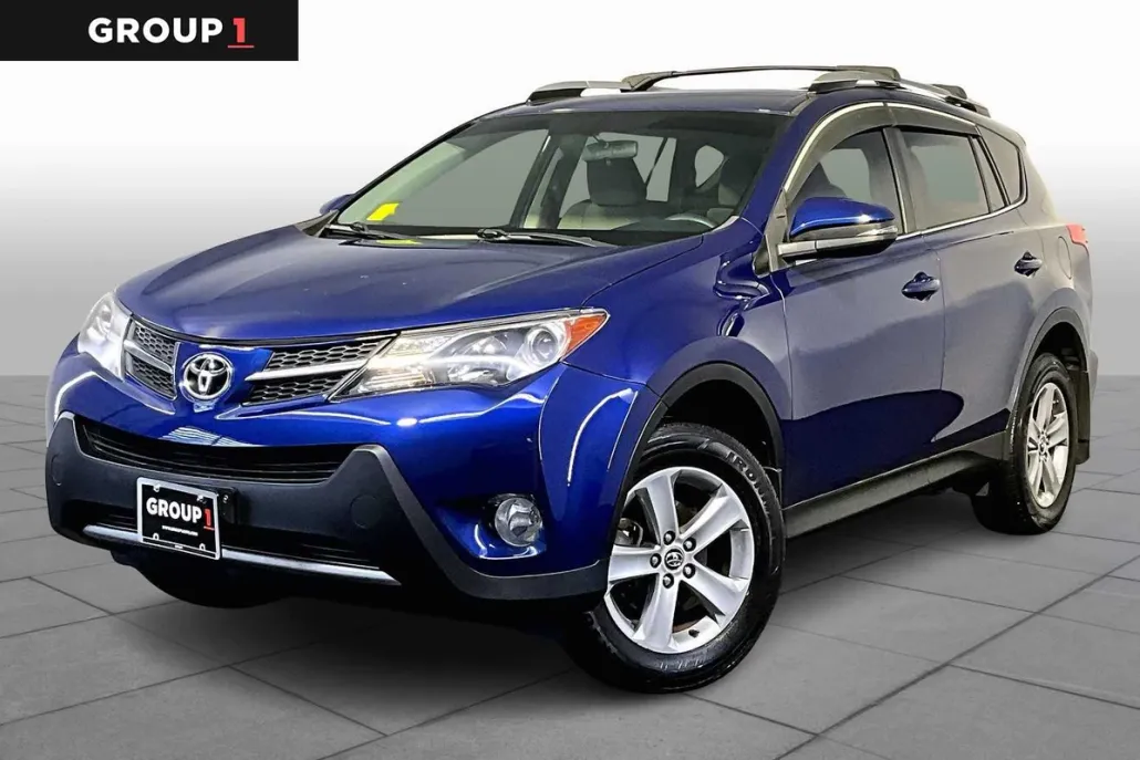2015 Toyota RAV4 XLE photo 1