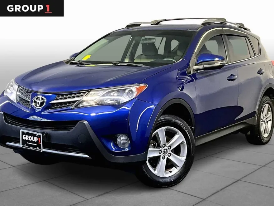 2015 Toyota RAV4 XLE photo 1