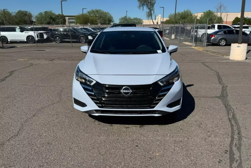 2025 Nissan Versa 1.6 SV photo 1