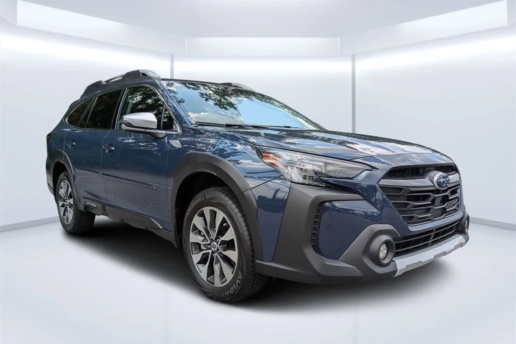 2023 Subaru Outback Touring XT photo 1