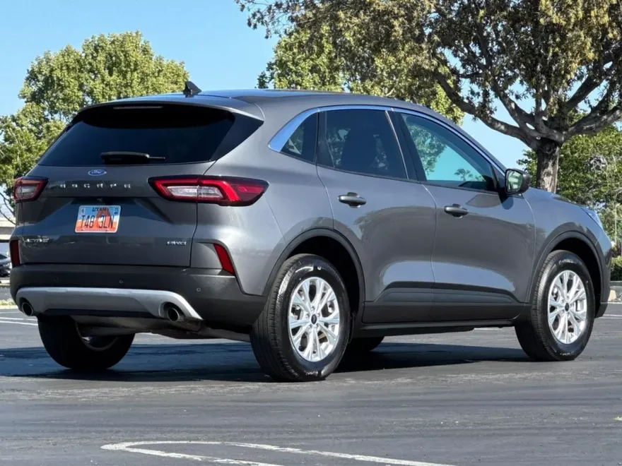 2023 Ford Escape Active photo 3