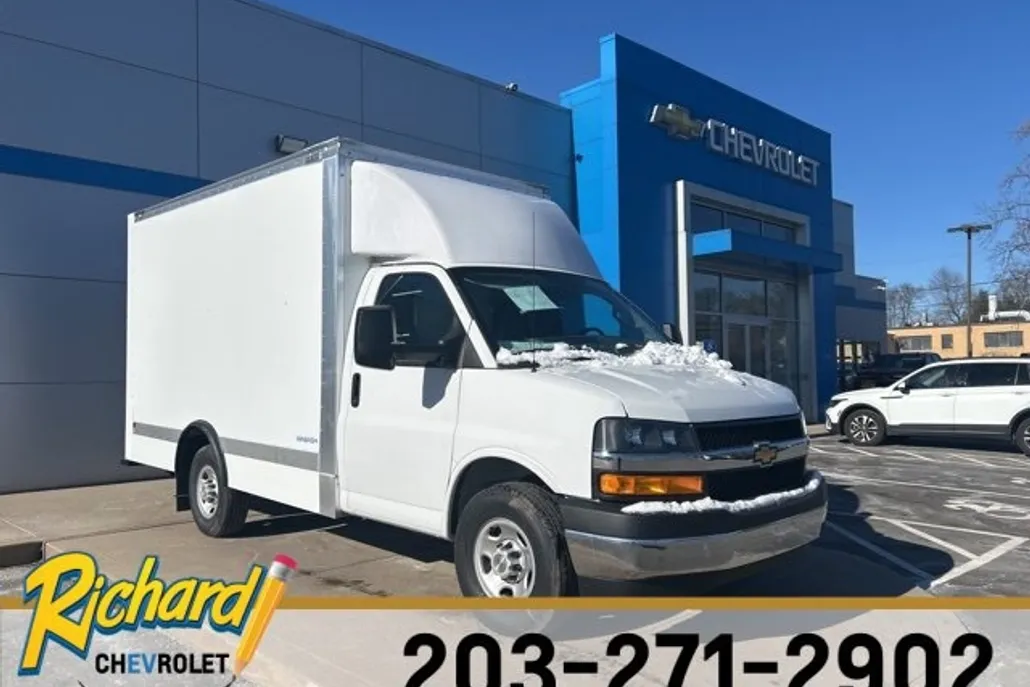2024 Chevrolet Express Cutaway 3500 photo 1