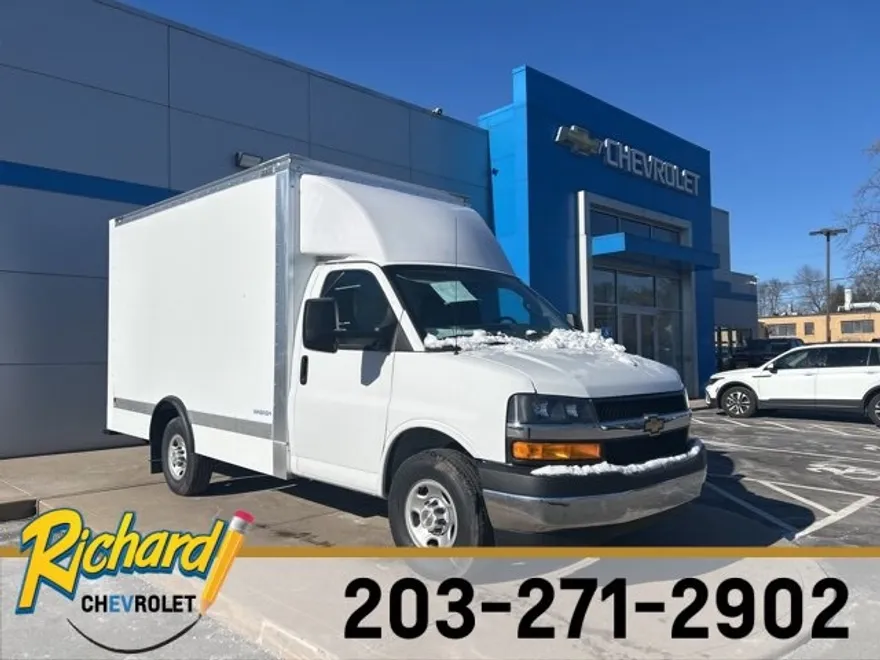 2024 Chevrolet Express Cutaway 3500 photo 1