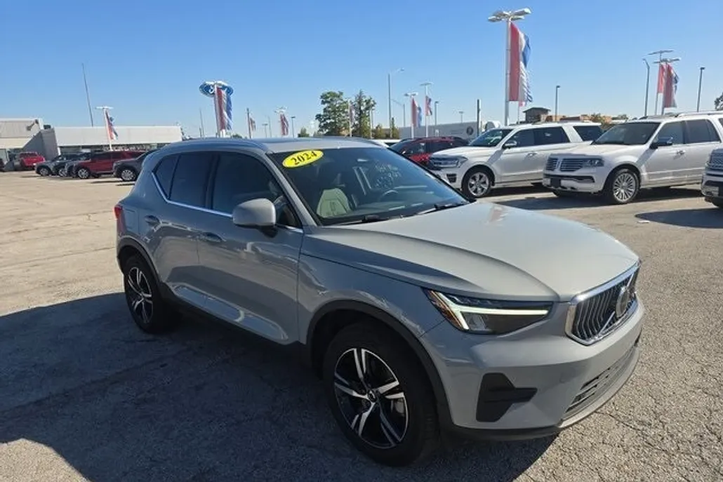 2024 Volvo XC40 Core photo 1