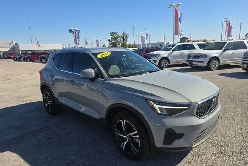 2024 Volvo XC40 Core photo 1
