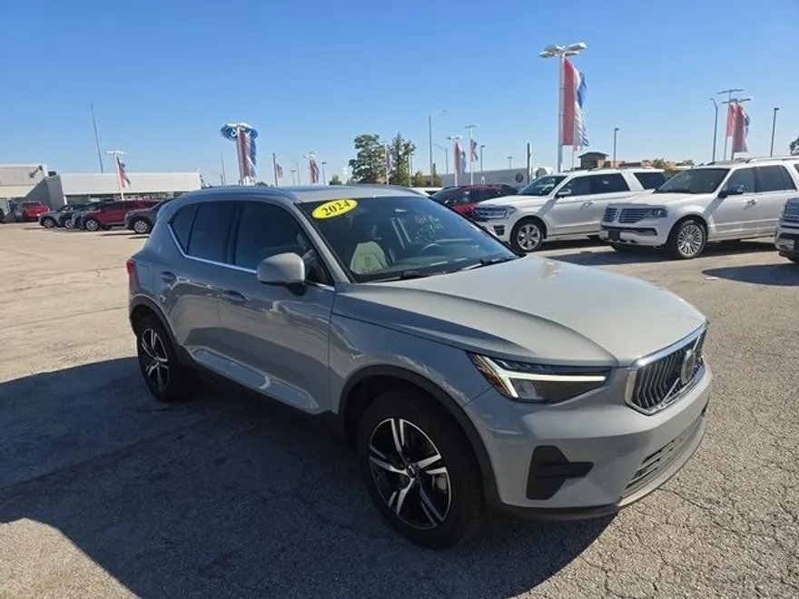 2024 Volvo XC40 Core photo 1