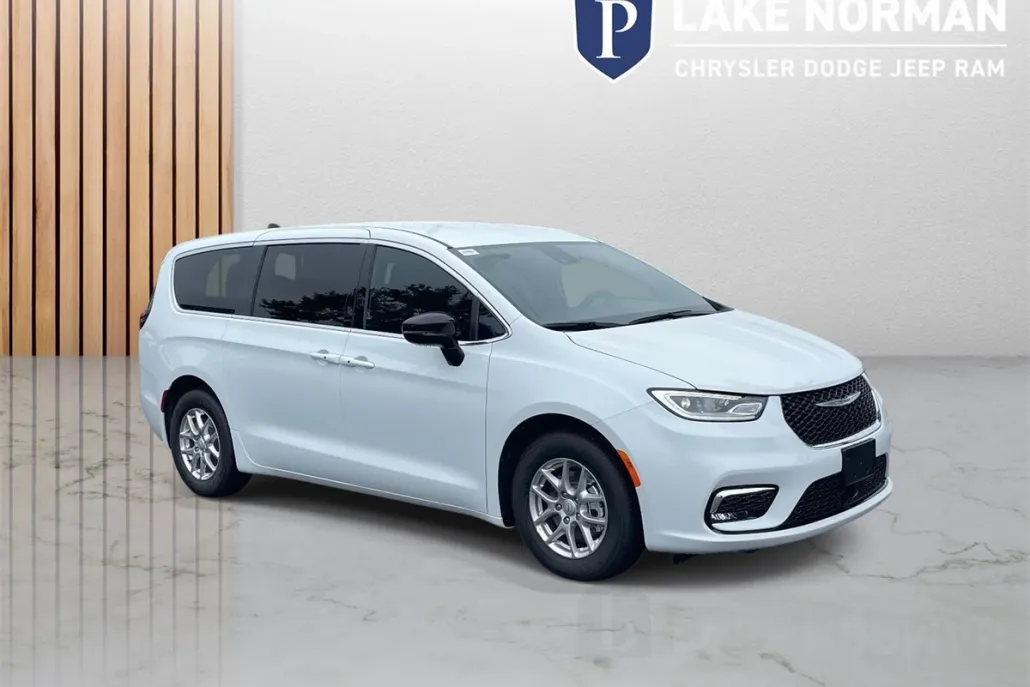 2026 Chrysler Pacifica photo 1