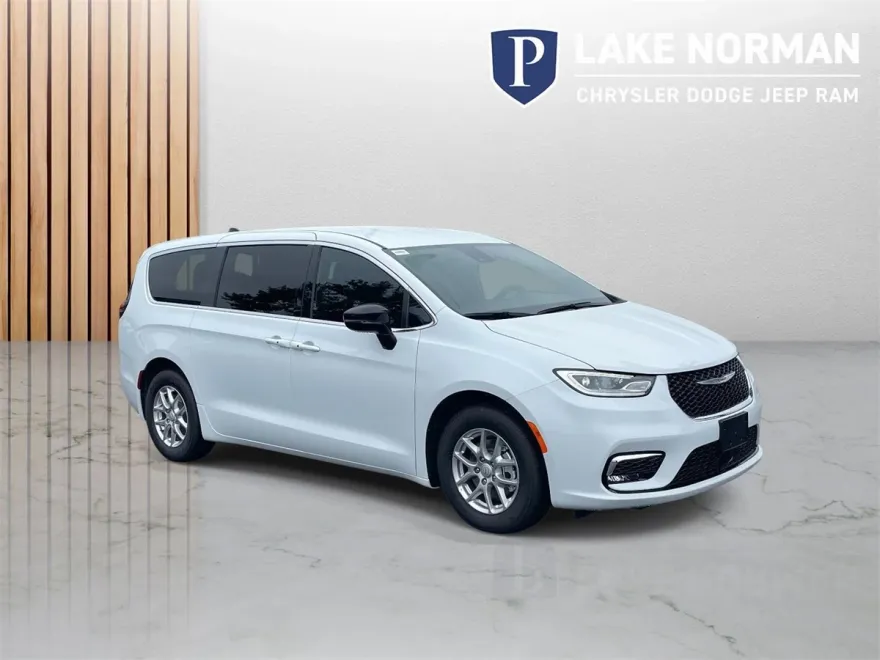 2026 Chrysler Pacifica photo 1
