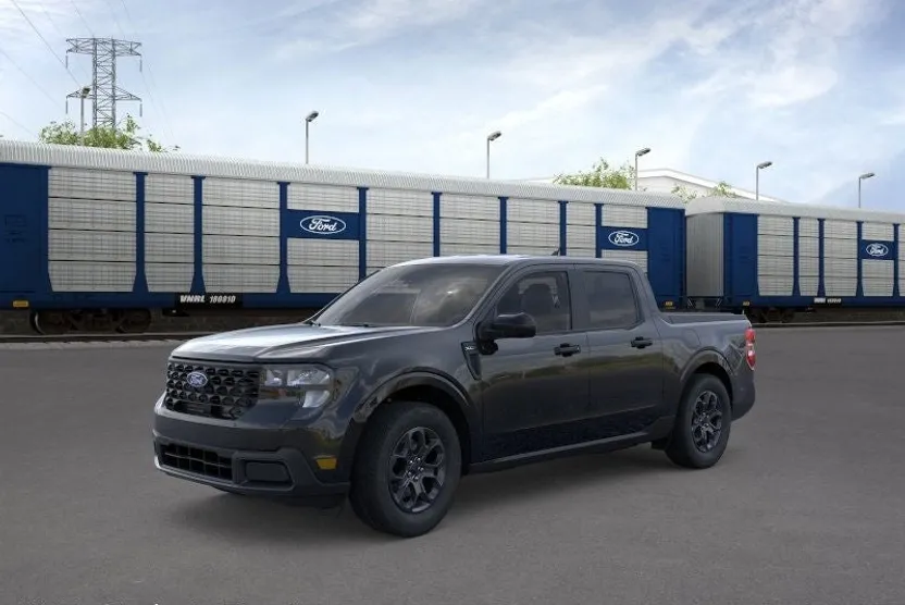 2025 Ford Maverick XLT photo 1