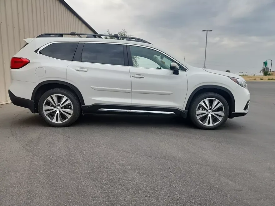 2022 Subaru Ascent Limited photo 1