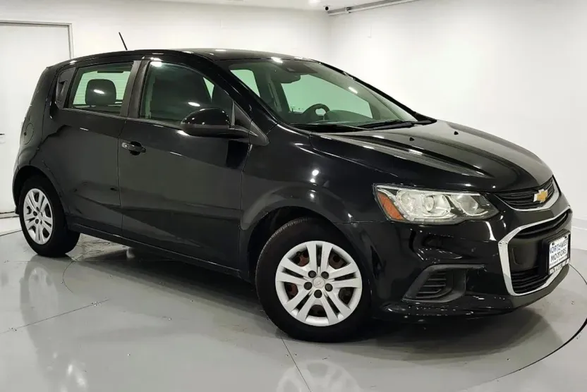 2020 Chevrolet Sonic LT photo 1