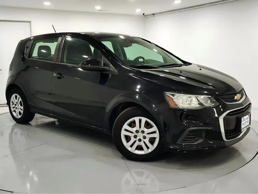 2020 Chevrolet Sonic LT photo 1