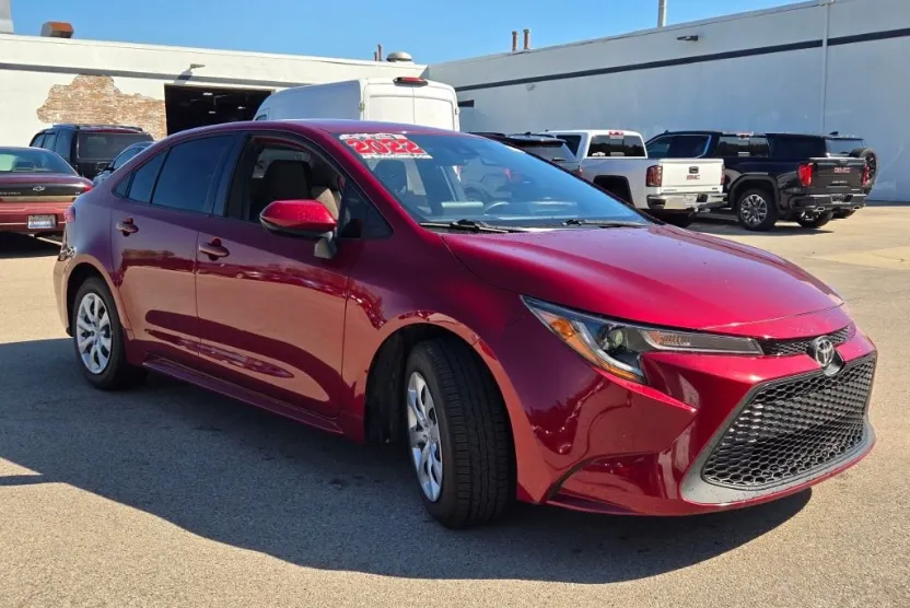 2022 Toyota Corolla LE photo 1