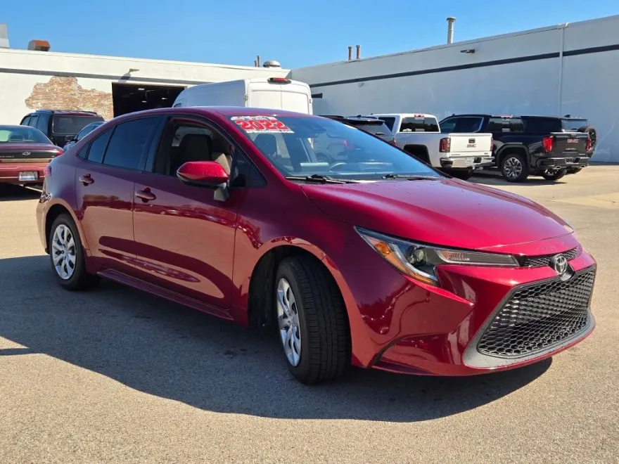 2022 Toyota Corolla LE photo 1