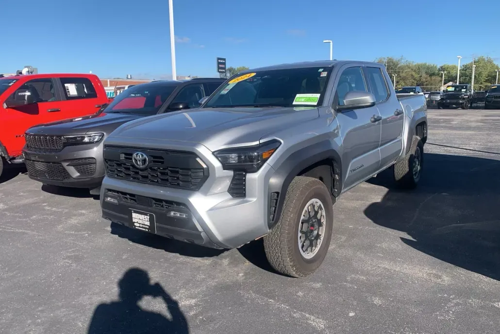 2024 Toyota Tacoma TRD Off-Road photo 1