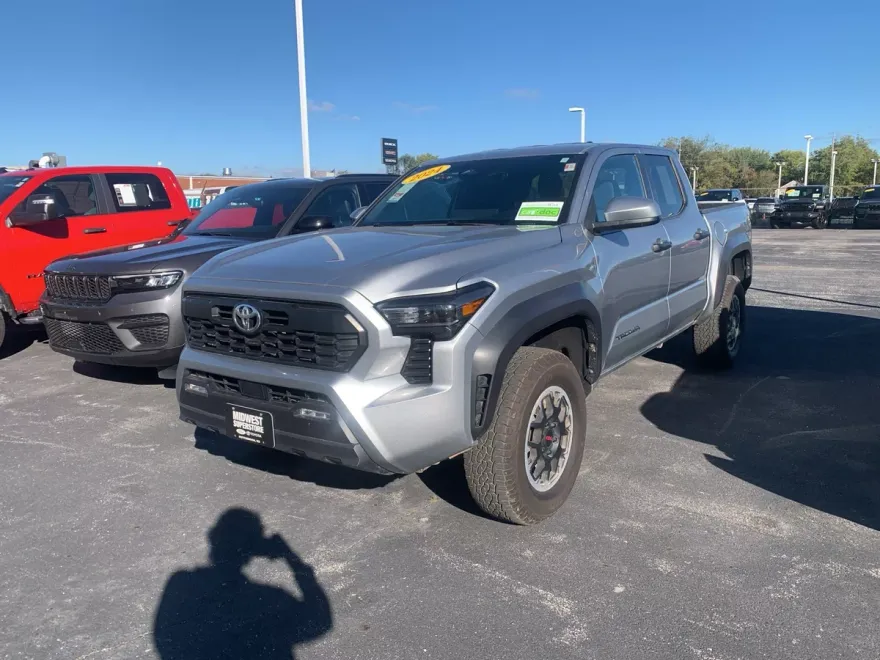 2024 Toyota Tacoma TRD Off-Road photo 1