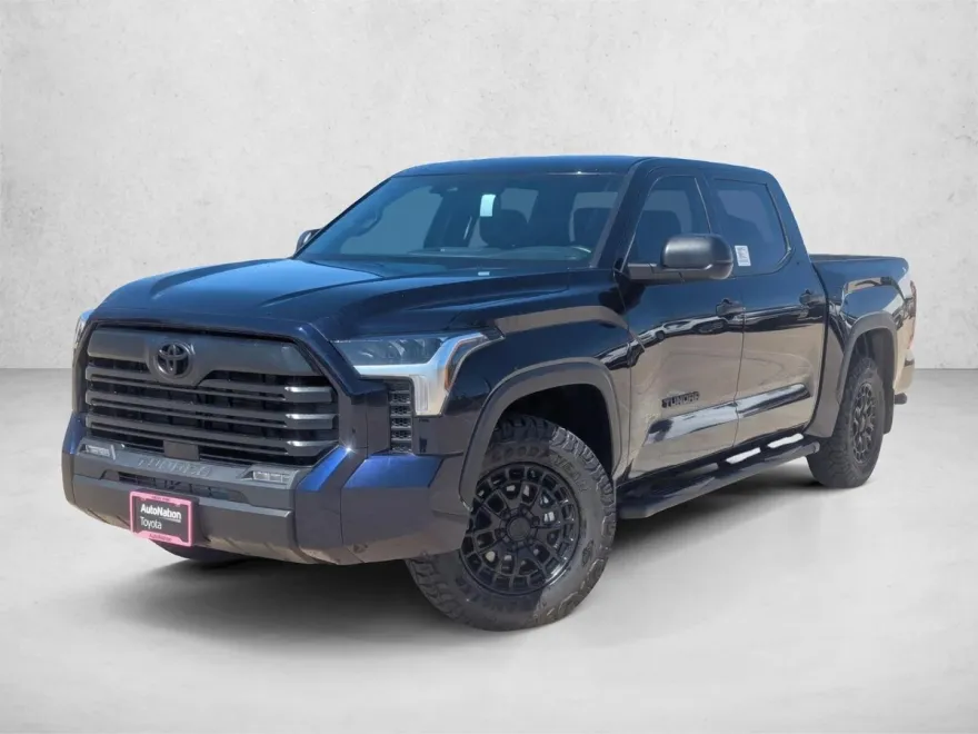 2025 Toyota Tundra SR5 CrewMax photo 1