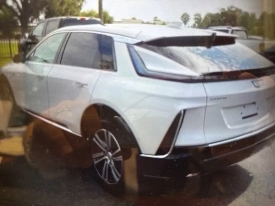 2024 Cadillac Lyriq Luxury photo 1