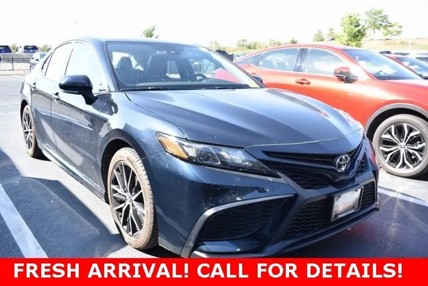 2021 Toyota Camry SE photo 1