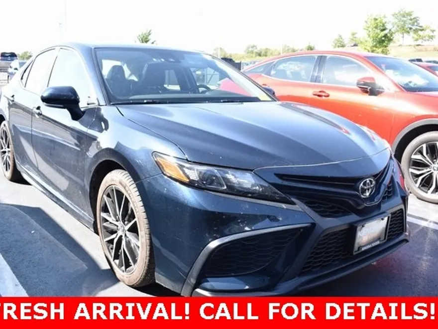 2021 Toyota Camry SE photo 1