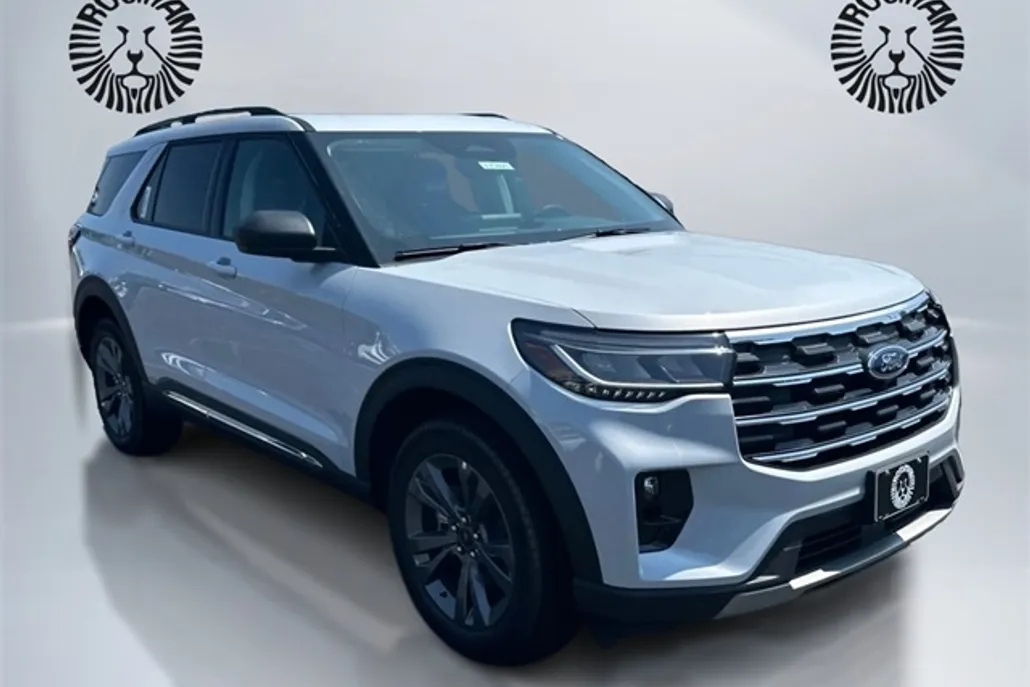 2025 Ford Explorer photo 1