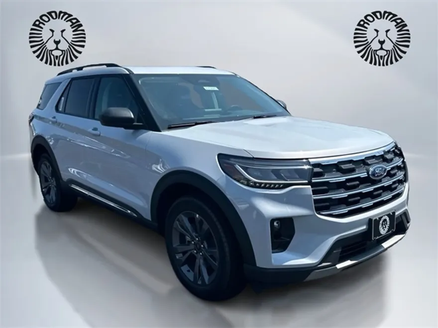 2025 Ford Explorer photo 1
