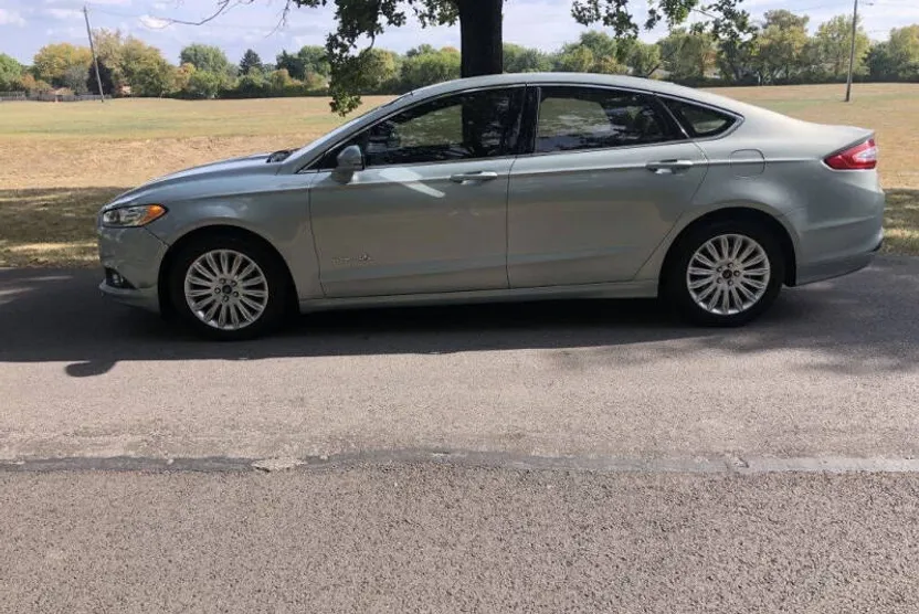 2013 Ford Fusion Hybrid SE photo 1