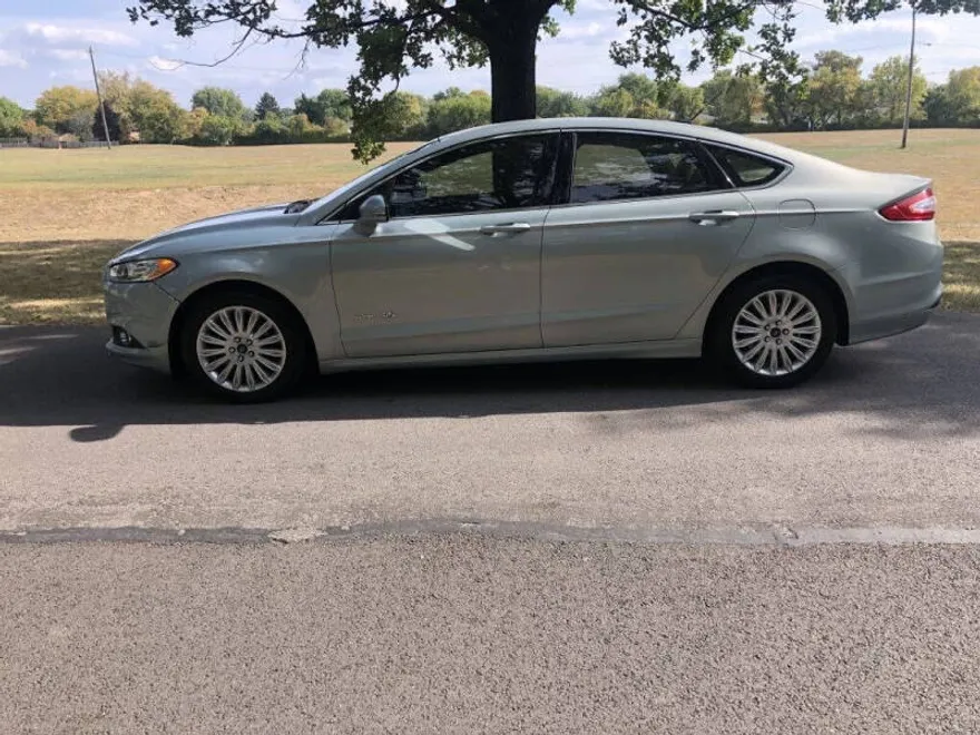 2013 Ford Fusion Hybrid SE photo 1
