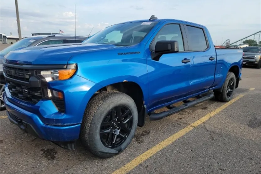 2023 Chevrolet Silverado 1500 Custom photo 1