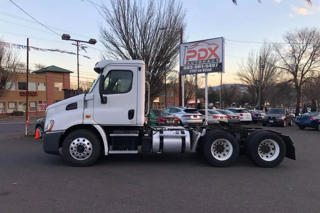 2013 Freightliner Cascadia photo 1