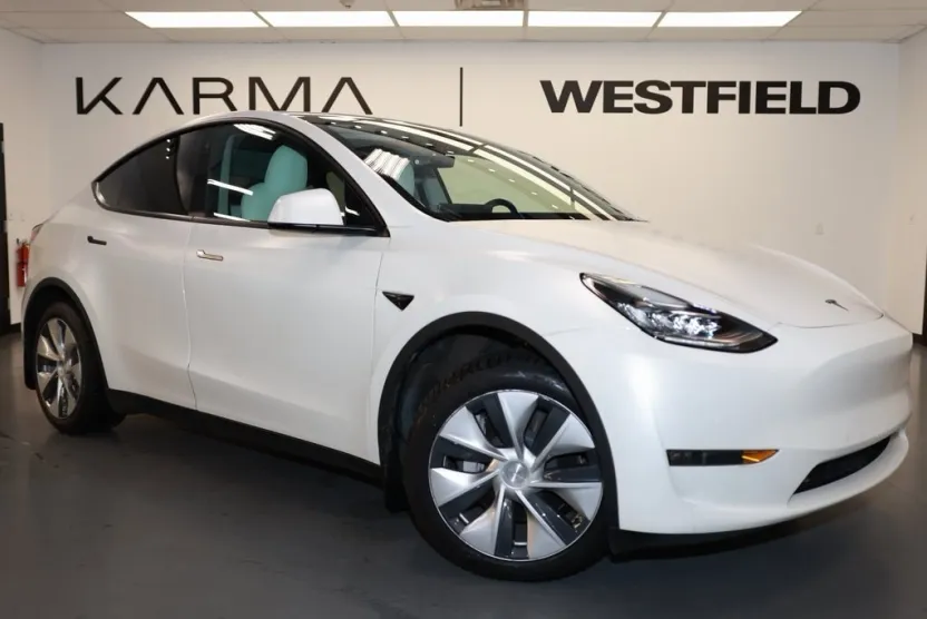 2022 Tesla Model Y Long Range photo 1