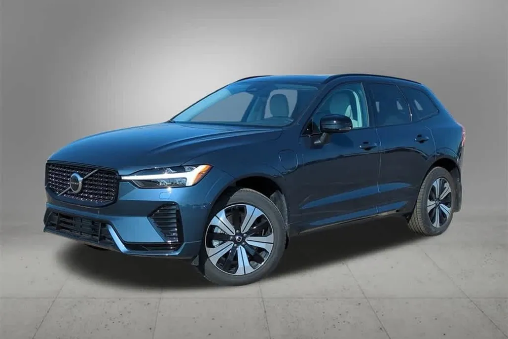 2025 Volvo XC60 Hybrid T8 Core photo 1