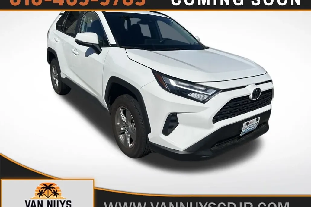 2022 Toyota RAV4 XLE photo 1