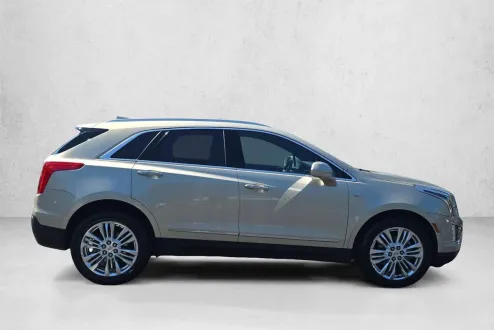 2017 Cadillac XT5 Premium Luxury photo 2
