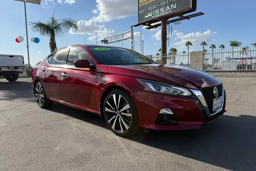 2021 Nissan Altima 2.5 Platinum photo 1