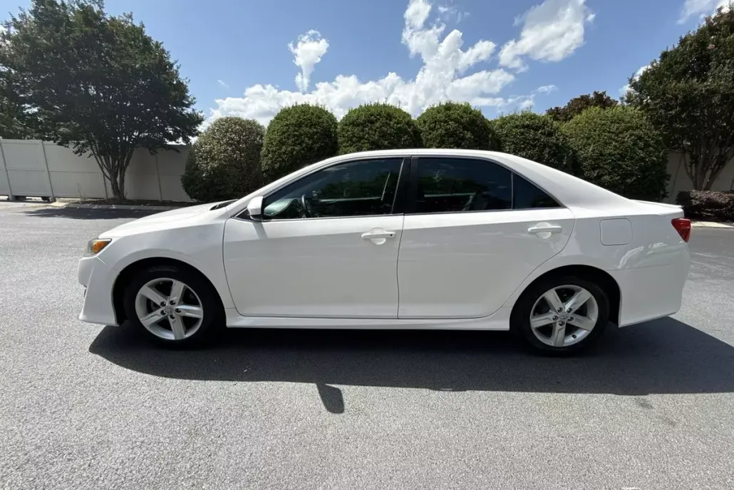 2014 Toyota Camry photo 1