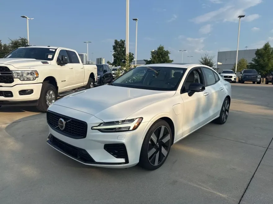 2024 Volvo S60 Recharge T8 Plus photo 1