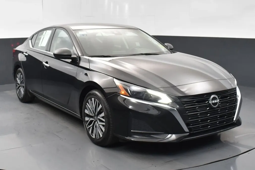 2024 Nissan Altima 2.5 SV photo 1