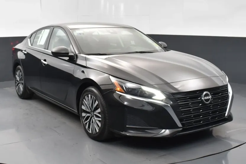 2024 Nissan Altima 2.5 SV photo 1