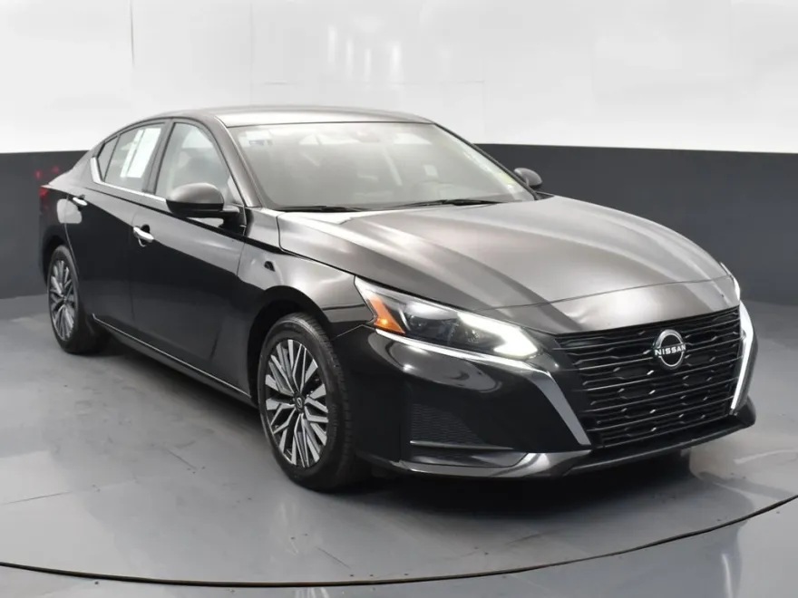 2024 Nissan Altima 2.5 SV photo 1