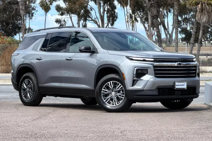 2025 Chevrolet Traverse photo 1
